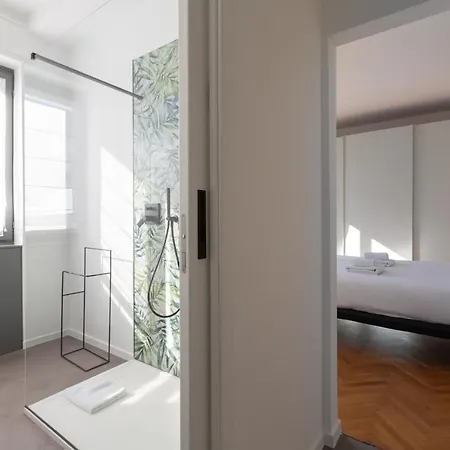 Sant'ambrogio Bright And Stylish Flat Mediolan