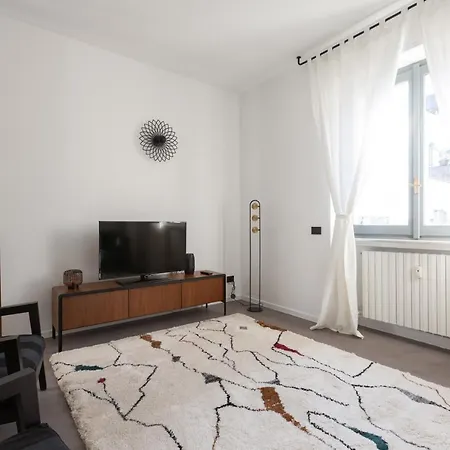 Apartament Sant'ambrogio Bright And Stylish Flat Mediolan