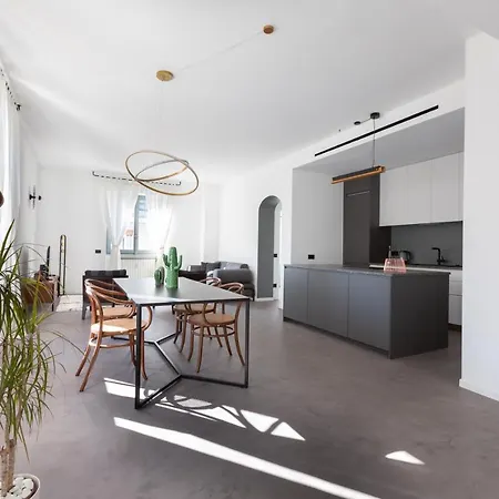 Apartament Sant'ambrogio Bright And Stylish Flat *