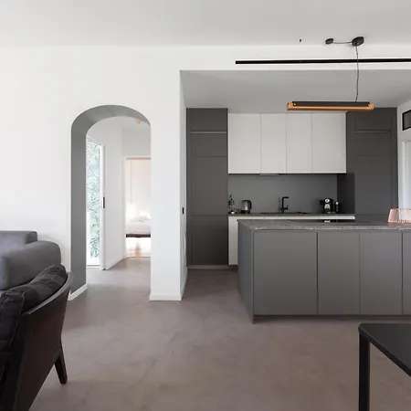 Sant'ambrogio Bright And Stylish Flat Mediolan