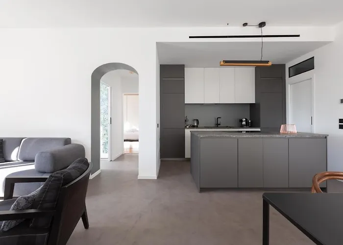 Sant'ambrogio Bright And Stylish Flat Mediolan